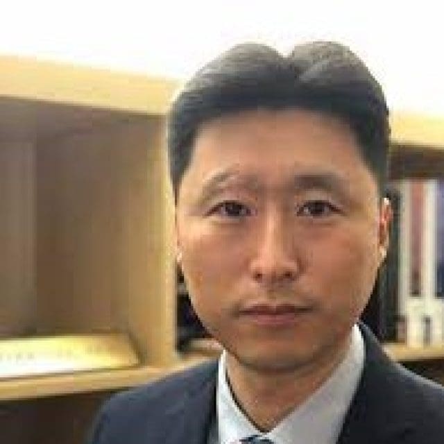 Euihark_Lee_Headshot